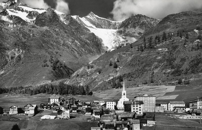 Saas Fee et Ulrichshorn par Gyger