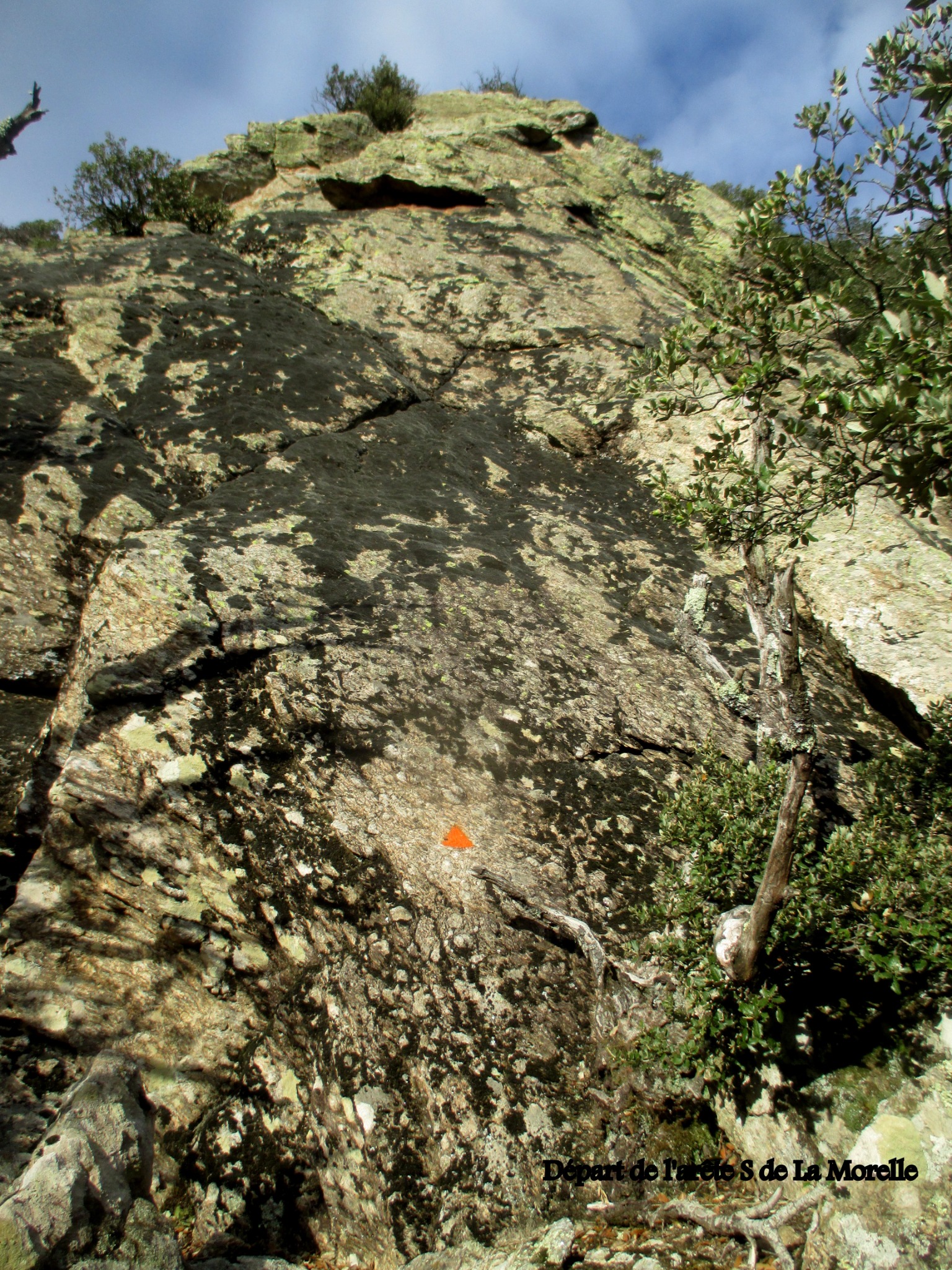 Départ de l'arête S de la Maurelle.