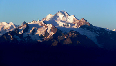 Lever de soleil sur le Dom depuis la cabane Baltschieder