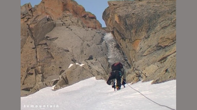 Goulotte Escarra, Aiguille du Chardonnet, Chamonix Mont-Blanc. Sous la petite goulotte.