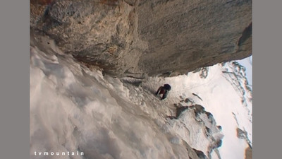 Goulotte Escarra, Aiguille du Chardonnet, Chamonix Mont-Blanc. Dans la petite goulotte.