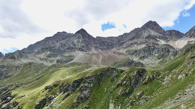 LDe gauche à droite : becs d'Arbière, S, central, N, col d'Arbière, bec de Luseney, col de Luseney LDe gauche à droite : becs d'Arbière, S, central, N, col d'Arbière, bec de Luseney, col de Luseney