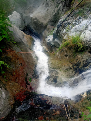 La vasque fermée évacuant par un siphon en cascade (utiliser MC + Rapp. et saut possile à la fin) La vasque fermée évacuant par un siphon en cascade (utiliser MC + Rapp. et saut possile à la fin)