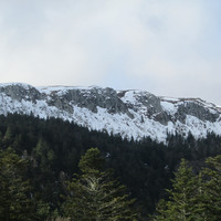 Vue sur le vresant nord de la Montagne de Bozat et ses couloirs