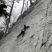 Une grimpeuse dans "L'Amanite"