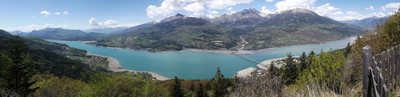 Lac de Serre Ponçon vu de la rive gauche par Etienne Baudon Lac de Serre Ponçon vu de la rive gauche par Etienne Baudon