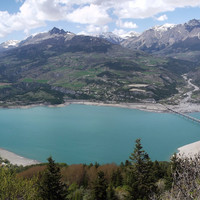 Lac de Serre Ponçon vu de la rive gauche par Etienne Baudon