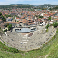 Le Rhône à Vienne, au fond le Pilat, par Etienne Baudon