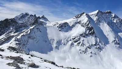 Col de Crête Sèche la vue en direction des Monts de la Balme et Gelé Col de Crête Sèche la vue en direction des Monts de la Balme et Gelé