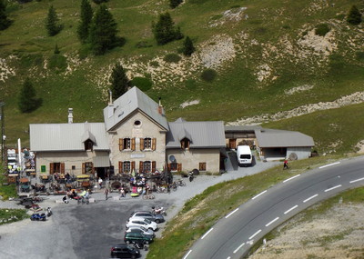 Refuge Napoléon du Col de l'Izoard par Etienne Baudon