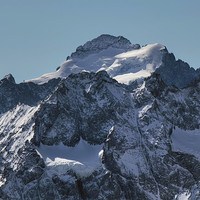 Faces Nord de la Barre des écrins et au 1er plan des Trois Pics de neige du Lautaret, depuis la Pointe Salvador