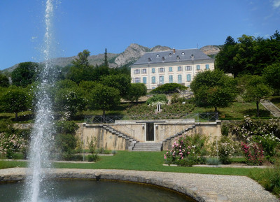 le château de Charance et ses jardins en terrasses le château de Charance et ses jardins en terrasses