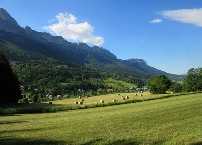 Saint-Hilaire (Les Gandins, Les Gaudes) Station des Petites Roches, Rochers de Bellefont, l'Aup du Seuil, par Etienne Baudon Saint-Hilaire (Les Gandins, Les Gaudes) Station des Petites Roches, Rochers de Bellefont, l'Aup du Seuil, par Etienne Baudon