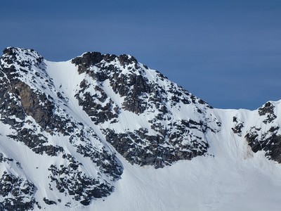 Pointe Girard, son couloir NE, et Pas de l'Arc vus du collet 3000 Pointe Girard, son couloir NE, et Pas de l'Arc vus du collet 3000
