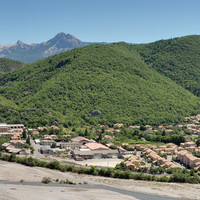Digne et la Bléone, au fond: Blayeul, Cucuyon et Couard, Barre des Dourbes, Cousson