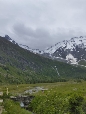 Le col  de Miage tout au fond: pour l'enneigement le jour de notre descente