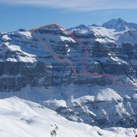 Itinéraire approximatif à partir de la Croix Moccand (rouge = couloir, jaune = face NW, bleu = variante plus facile)