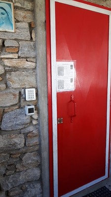 La porta con il tastierino numerico La porta con il tastierino numerico