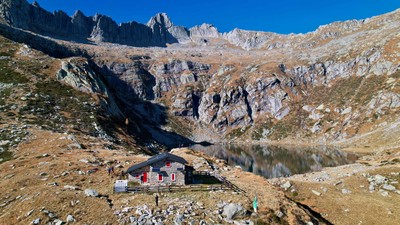 Capanna e lago Capanna e lago