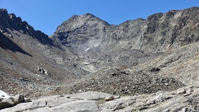 Col des Eaux Rousses / Colle del Acque Rosse : au pied de l'arête NE de Torre Lavina