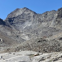 Col des Eaux Rousses / Colle del Acque Rosse : au pied de l'arête NE de Torre Lavina
