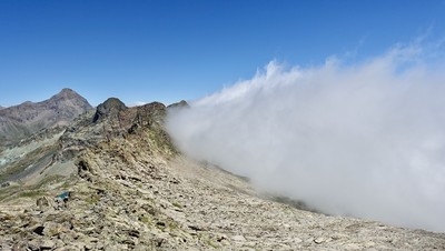 Depuis le col : Vallée d'Aoste à gauche, Piémont à droite Depuis le col : Vallée d'Aoste à gauche, Piémont à droite
