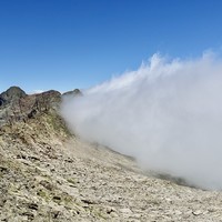 Depuis le col : Vallée d'Aoste à gauche, Piémont à droite