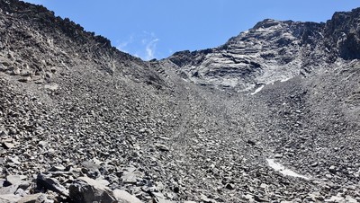 La partie finale sous le col, c'est tout droit sur le fil d'une petite crête morainique