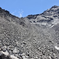 La partie finale sous le col, c'est tout droit sur le fil d'une petite crête morainique