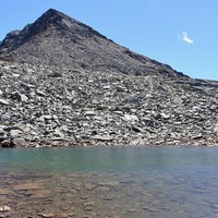 Lac de pointe Rousse et la pointe des Eaux Rousses