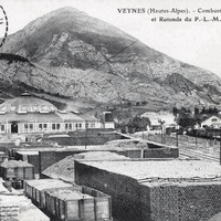 Gare de Veynes, au fond le Champerus (CPA)
