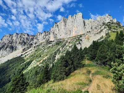 La falaise depuis le col de l'Aupet La falaise depuis le col de l'Aupet