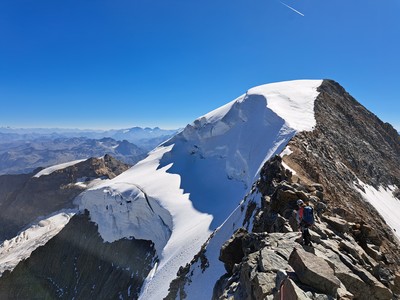 Montée finale sur le Piz Palü (3900m) Montée finale sur le Piz Palü (3900m)