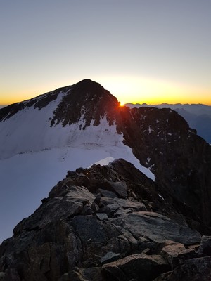 Le soleil qui se lève sur le Piz Zupò