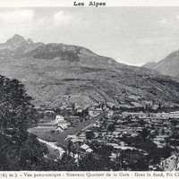Aiguilles de Chabrières et ancient quartier de la gare de Savines aujourd'hui noyé dans le lac de Serre-Ponçon