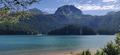 Crno Jezero (Lac Noir), le Meðed derrière Crno Jezero (Lac Noir), le Meðed derrière