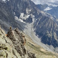 L12, descente de la 2eme tour. Le pic des Aupillous au fond