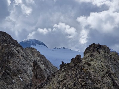 Les Rouies depuis l'arête faîtière Les Rouies depuis l'arête faîtière