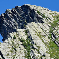 Au N de la Taillante, la stucture inclinée, par omα