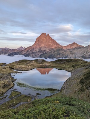[Concours Photo Sophie 2023] Reflet des lueurs du soir sur le Pic du Midi d'Ossau