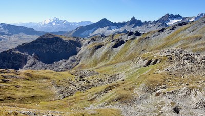 La combe supérieure et le versant N du mont Laityre à son extrémité La combe supérieure et le versant N du mont Laityre à son extrémité