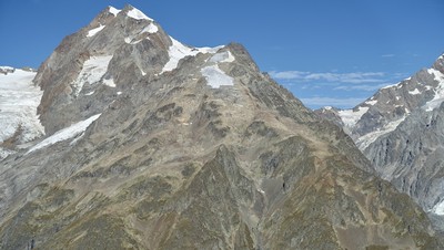 Bientôt plus gêné par la glace pour atteindre le Petit Mont Blanc