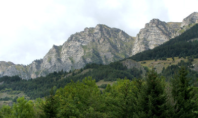 Contreforts en rive droite de la Stura vus de Pietraporzio