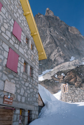 Refuge du Soreiller au pied de la Dibona.