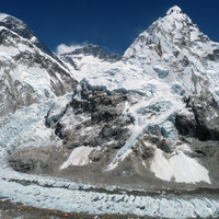 Vue sur la chaine du Sagarmatha et l'EBC depuis le CB avancé du Pumori