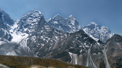 Kangtega et Thamserku en montant à l'ABC de l'Ama Dablam Kangtega et Thamserku en montant à l'ABC de l'Ama Dablam