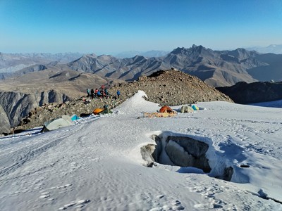 Bivouac et vue sur le plateau d'Emparis