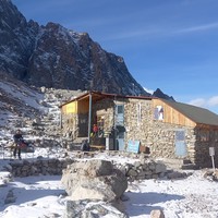 Refuge principal : la cabane Ak-Sai 