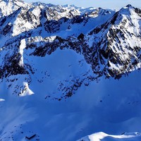 A droite la Cime de la Lause devant le Claus, à gauche son antécime NE devant les Tablasses; du Malinvern