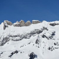 Les Trois Frères à gauche